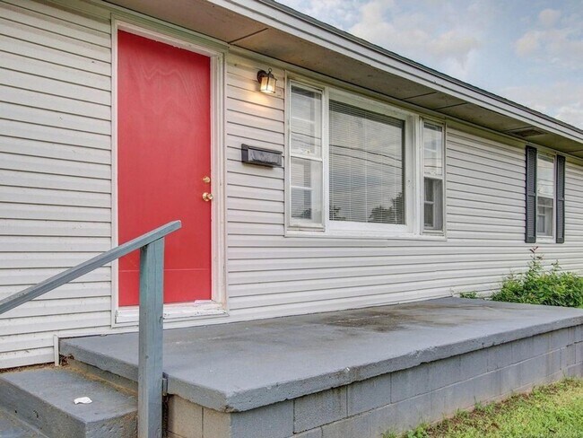 Building Photo - 2536 W Easton St