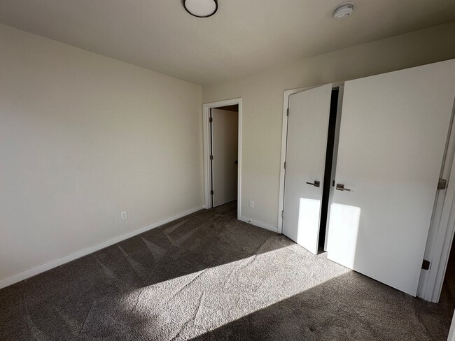 Building Photo - 6642 SE 16th Ave