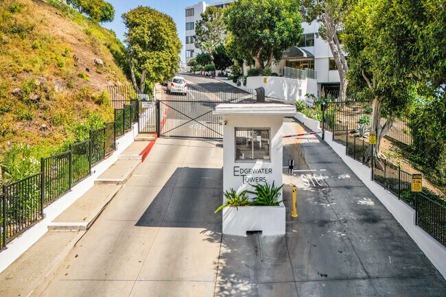 Building Photo - 17352 Sunset Blvd