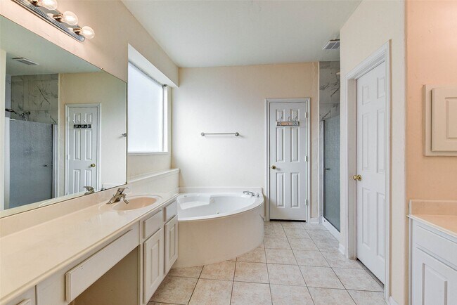 Building Photo - 8918 Cade Dr