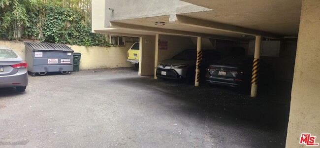 Building Photo - 1013 N San Vicente Blvd