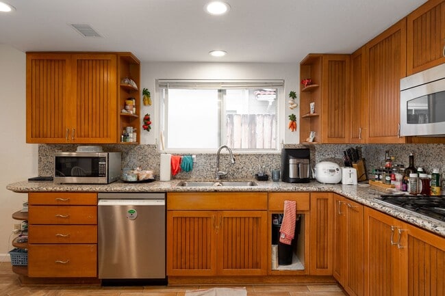 Building Photo - Beautiful, spacious single family home for rent in El Cajon, 3bed/2bath