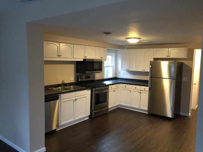 Building Photo - 517 Waukegan Rd