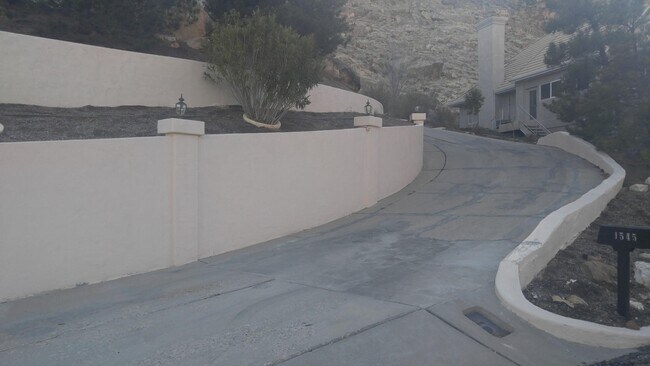 Building Photo - 1545 Montezuma Cir