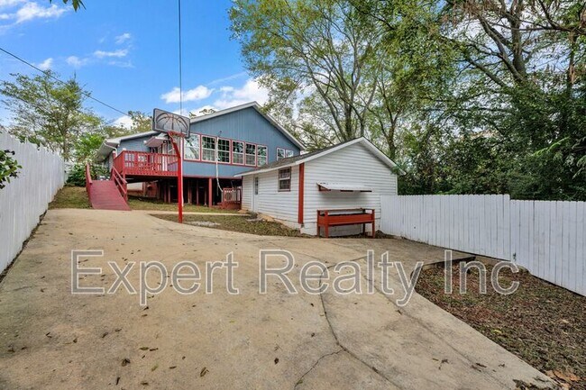 Building Photo - 1245 Waverly St