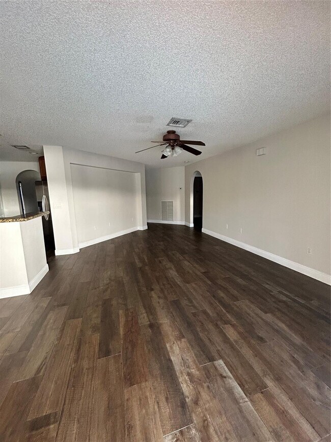 Building Photo - 414 SW 205th Ave