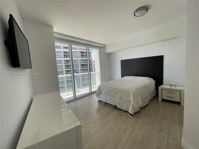 Building Photo - 475 Brickell Ave