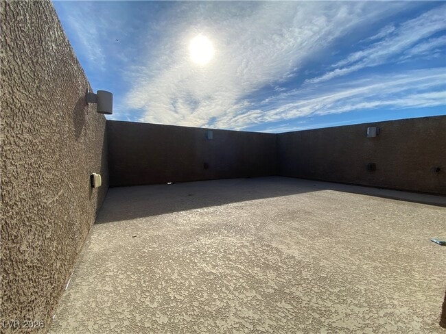 Building Photo - 8033 Ancient Oaks Ave