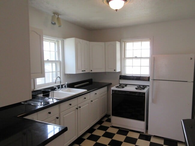 Building Photo - 2 Bedroom Northside Home! Great Use of Space and Nice Yard!