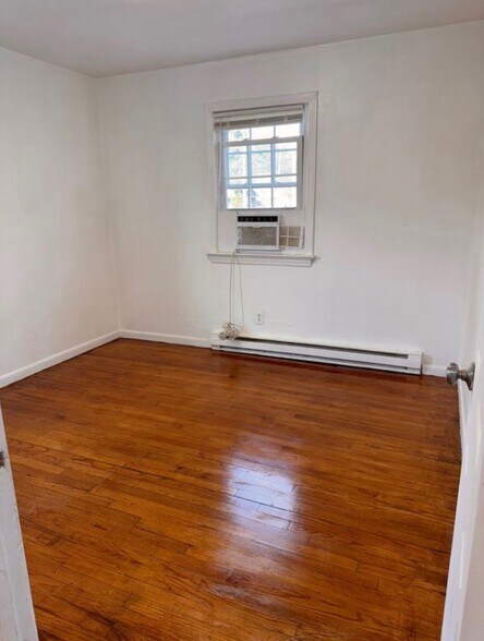 Building Photo - 1007 W 36th St