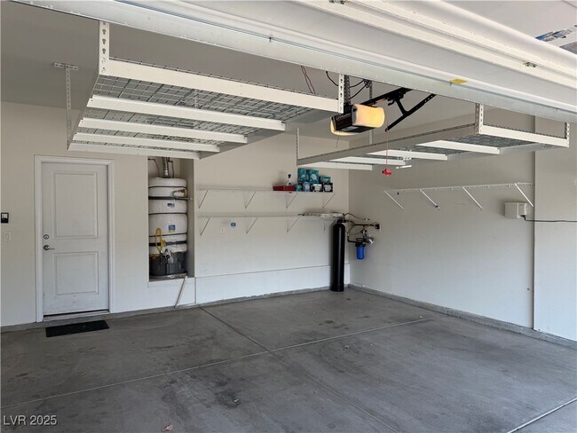 Building Photo - 946 Monte Etna Ave