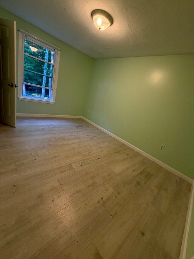 Building Photo - 7 Amvet Dr