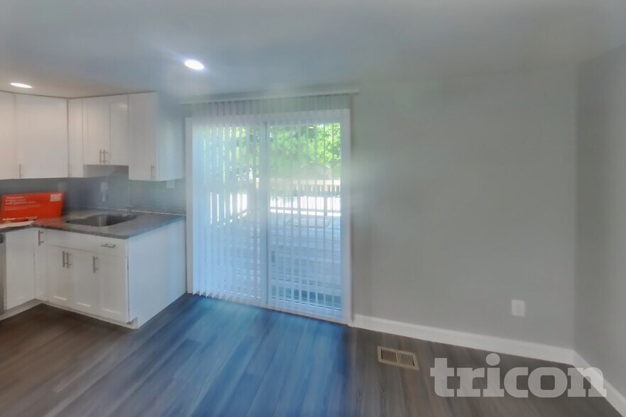 Building Photo - 808 Ruxshire Dr