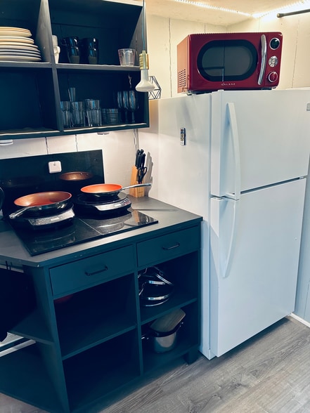 Full fridge, toaster oven, microwave, 2 boiler induction rangetop - 1579 Pleasant St