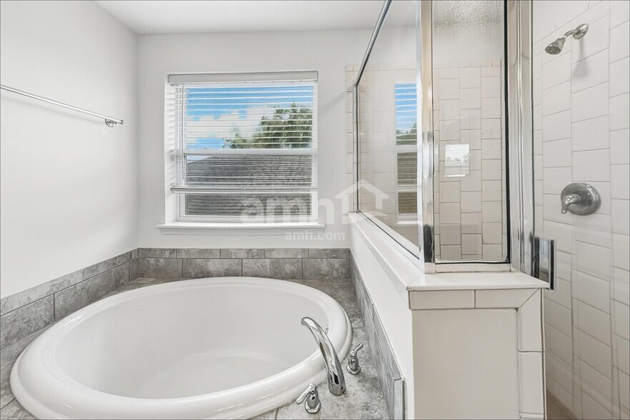 Building Photo - 31 Hiller Ln