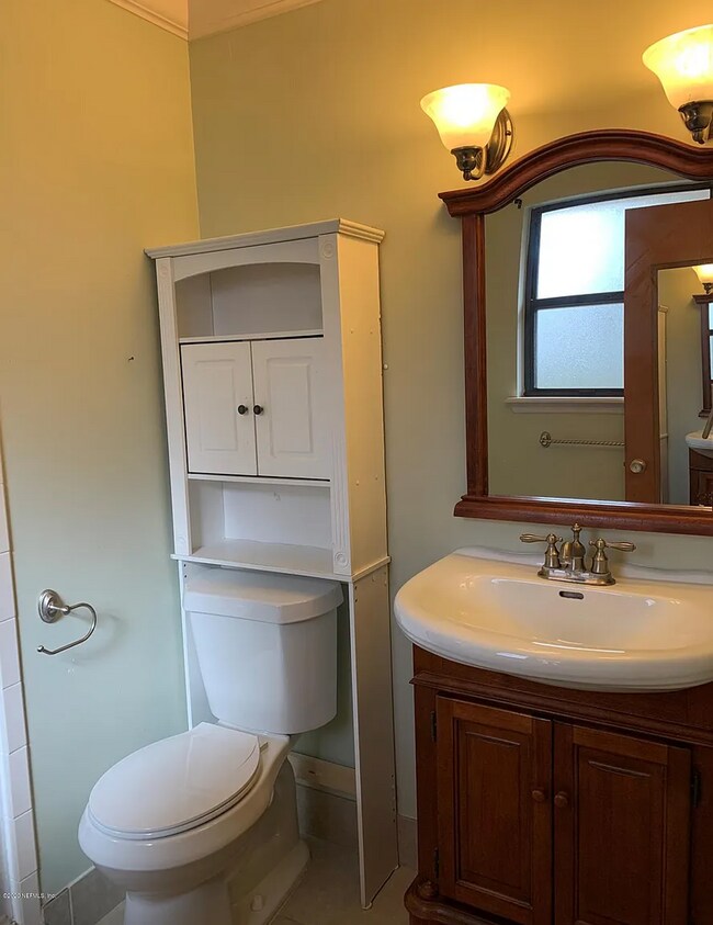 Building Photo - Spacious 4 Bed 2.5 Bath Home with 2-Car Garage & Fenced Yard in Jacksonville, FL