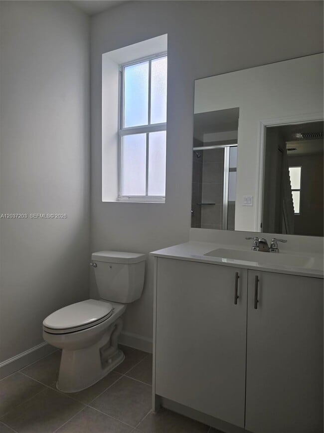 Building Photo - 2741 SE 24th Ct