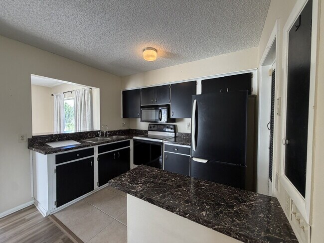 Building Photo - "Charming 1-Bed Oasis in Warm Mineral Springs - Cozy Living with 909 Sq Ft of Comfort!"