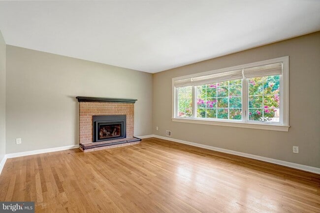 Building Photo - 821 N Latham St