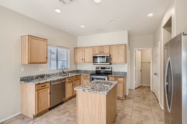 Building Photo - COMING SOON.  Pets Welcome. Turf backyard. Quiet cul-de-sac lot. Bonus Room/loft. 3 blocks to awa...
