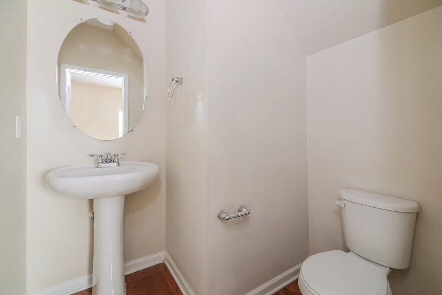 Building Photo - 731 Hunters Ridge Dr