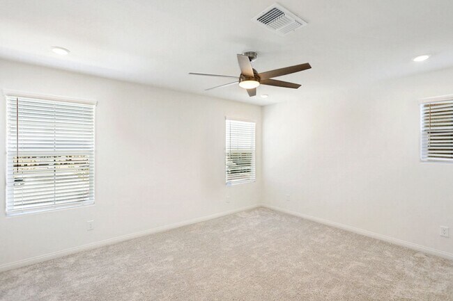 Building Photo - Brand New Inspirada Beauty With 1st Floor Bed and Bath