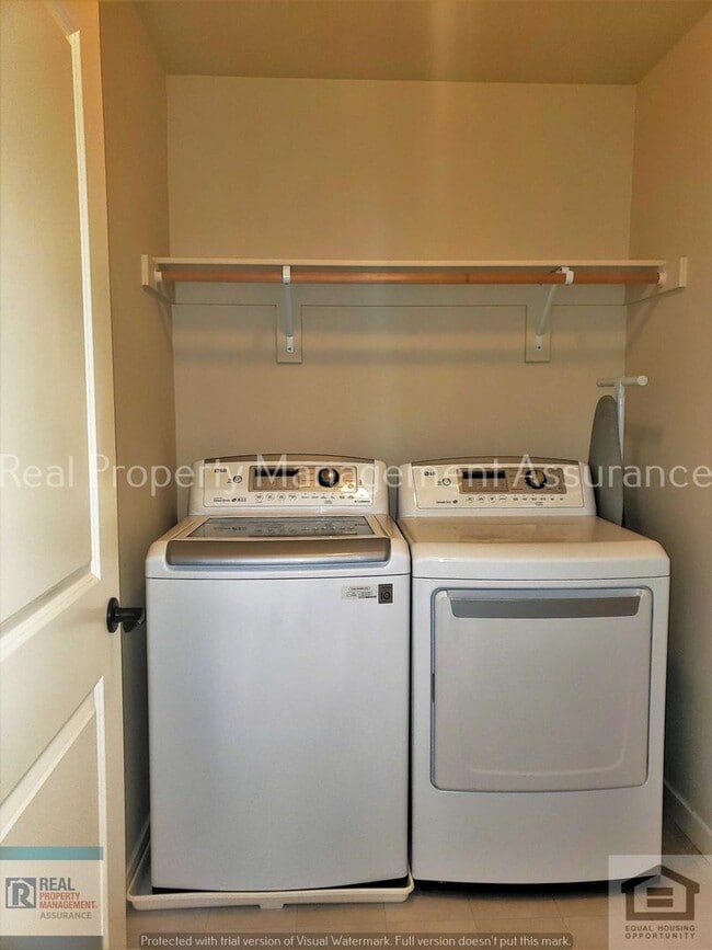 Building Photo - 28857 SW Geneva Loop