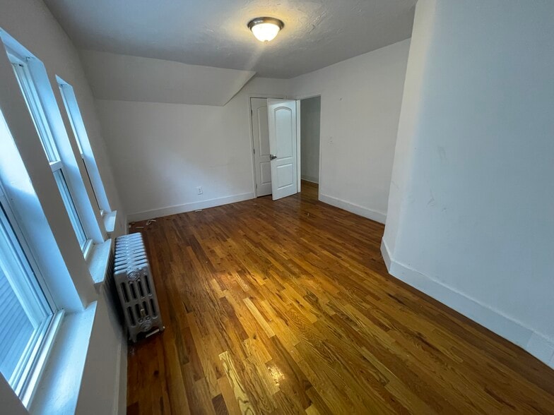 Building Photo - 91 Devon St