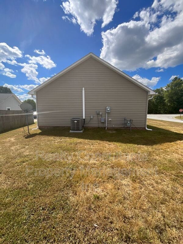 Building Photo - 2470 Shadow Valley Rd