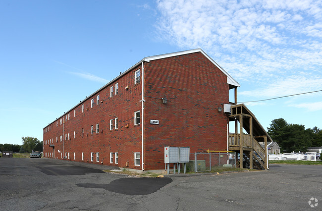 Building Photo - Carriage House Apartments