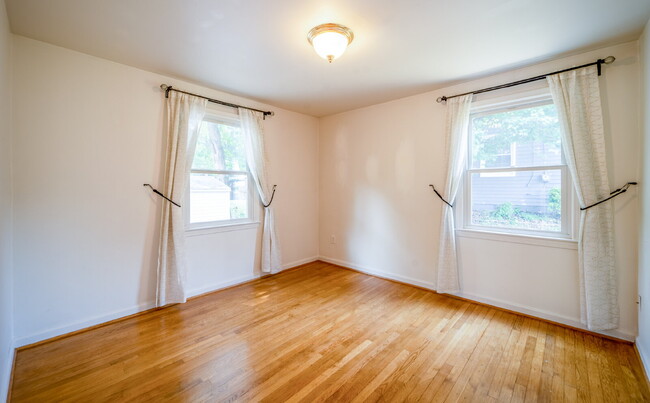 Building Photo - Your Ideal Lifestyle Awaits in this Stunni...