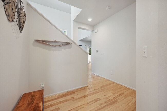 Building Photo - Spacious 3-Bedroom Home in Tumwater – Styl...