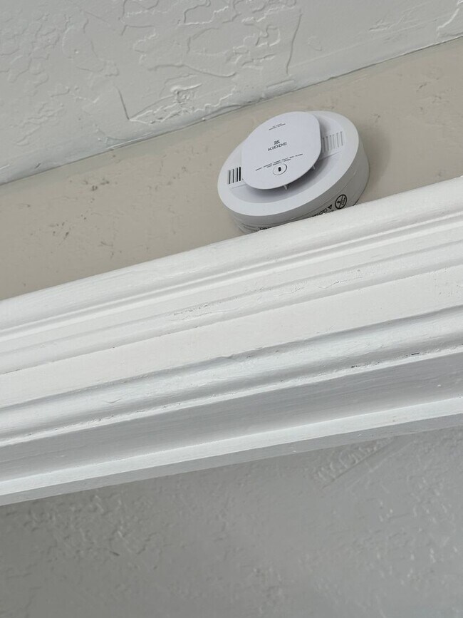 Building Photo - Spacious Single Family Home Ready for Rent in Great Neighborhood