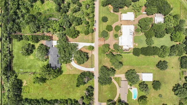 Building Photo - 26511 Meadow Ln
