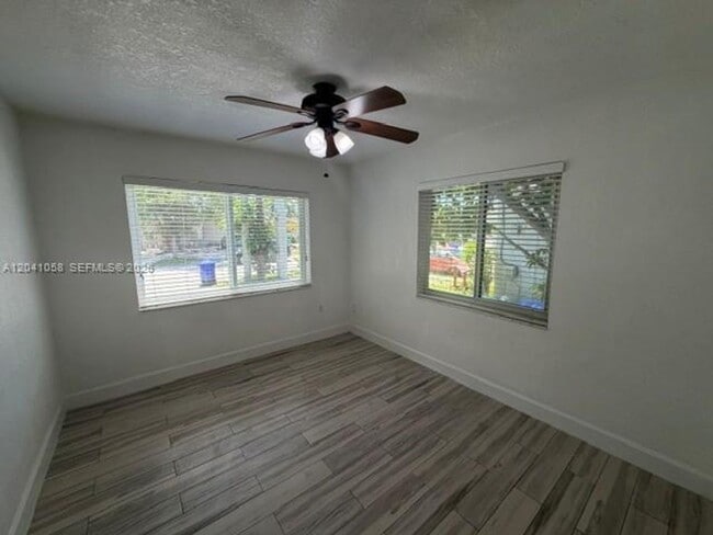 Building Photo - 2742 SW 32nd Ave