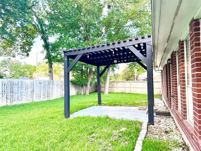 Building Photo - 3002 Summerfield Ridge Ct