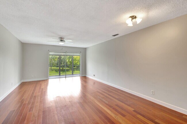 Building Photo - 10789 N Military Trl