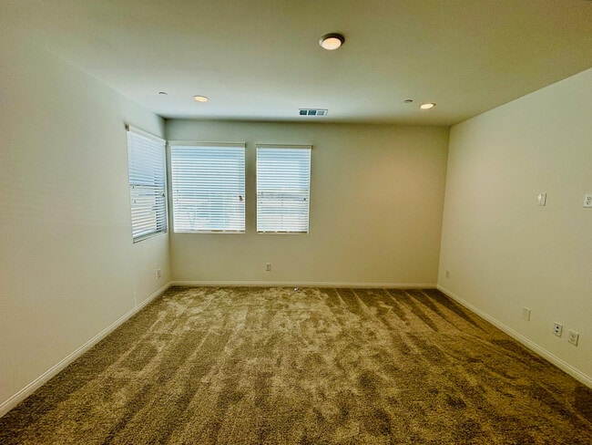 Building Photo - 27366 Hyland Ct