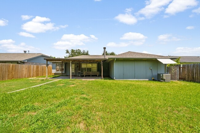 Building Photo - 2513 Orion Dr