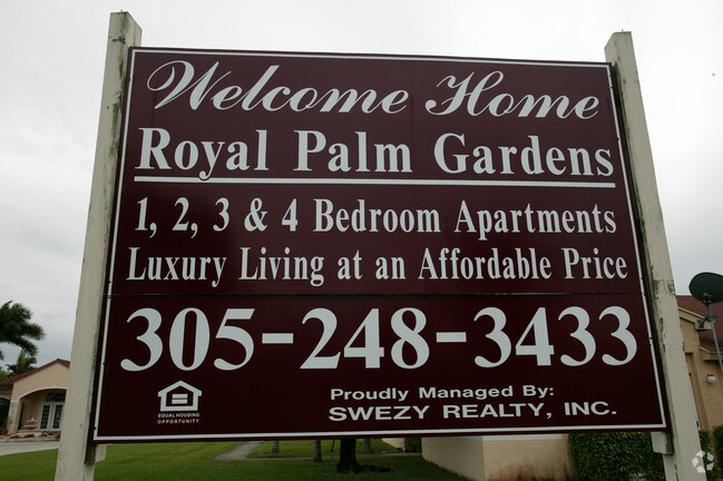 Building Photo - Royal Palm Gardens