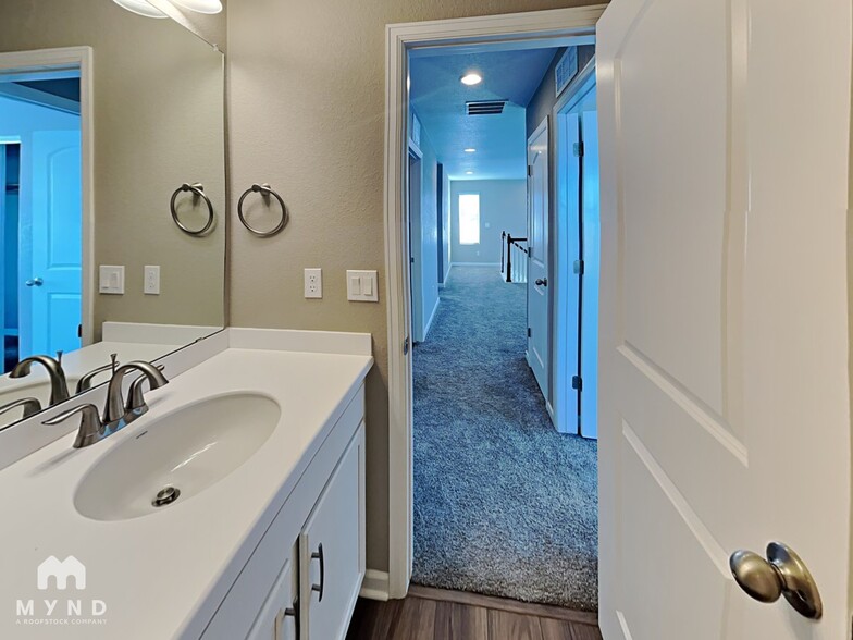 Building Photo - 9993 Truckee St