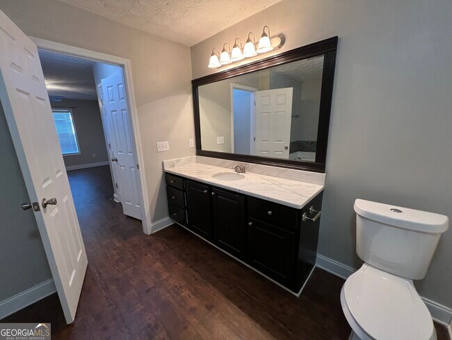 Building Photo - 333 Tara Commons Cir