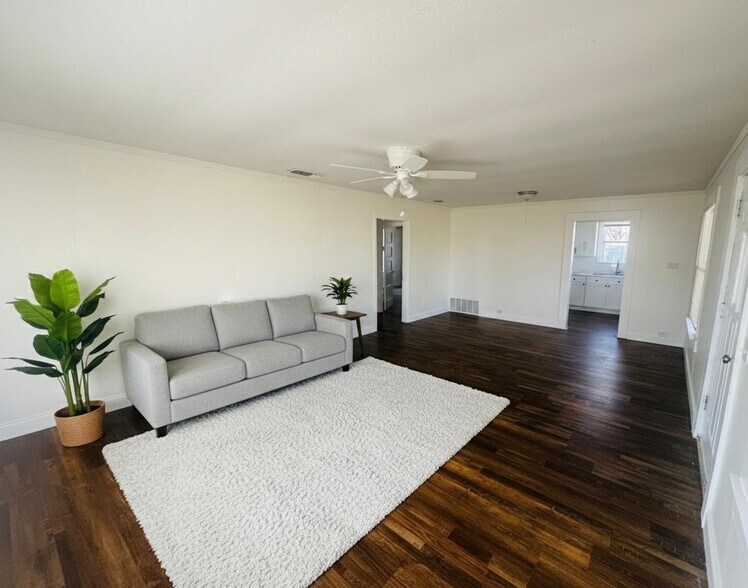 Building Photo - 15 E 24th St