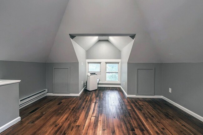 Building Photo - 2091 Summit St