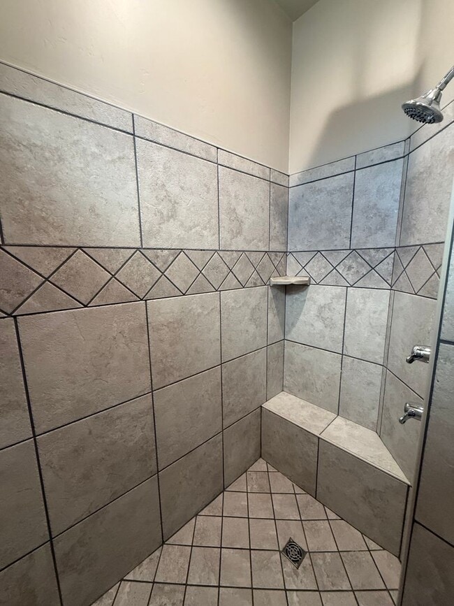 Building Photo - 4 Bedroom in Villa Chaparral!