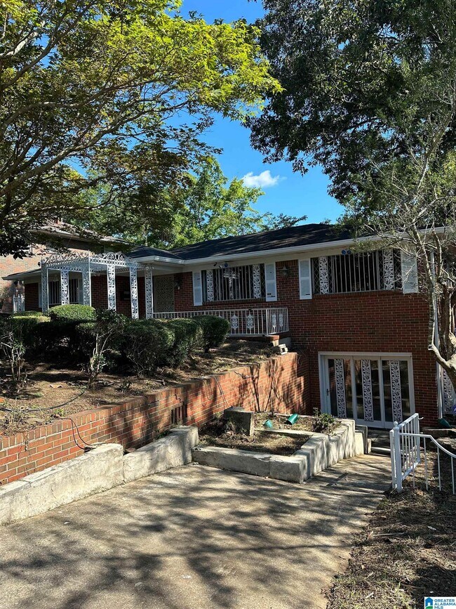 Building Photo - 905 45th St N