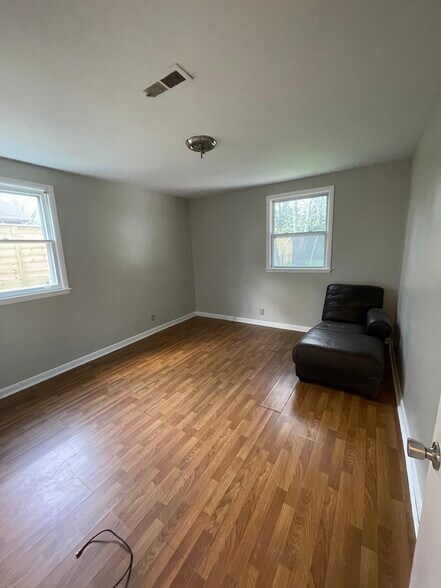 Building Photo - 637 Huntington Ridge Dr