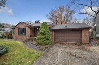 Building Photo - 21775 Hillsdale Ave