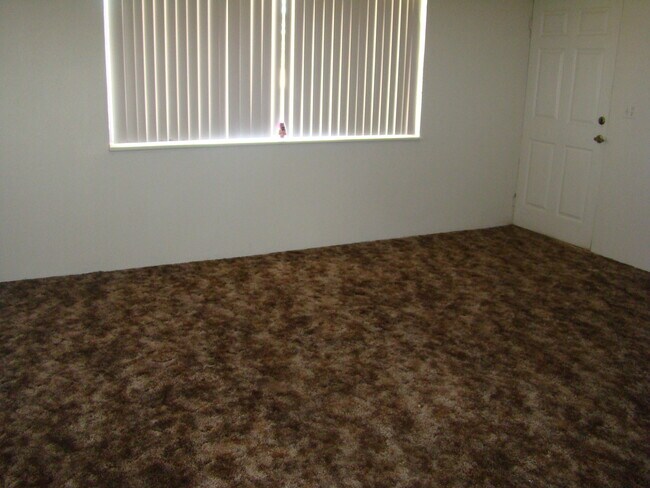 Building Photo - 3 BEDROOM HOME WITH WORKSHOP ON 2 1/2 ACRES