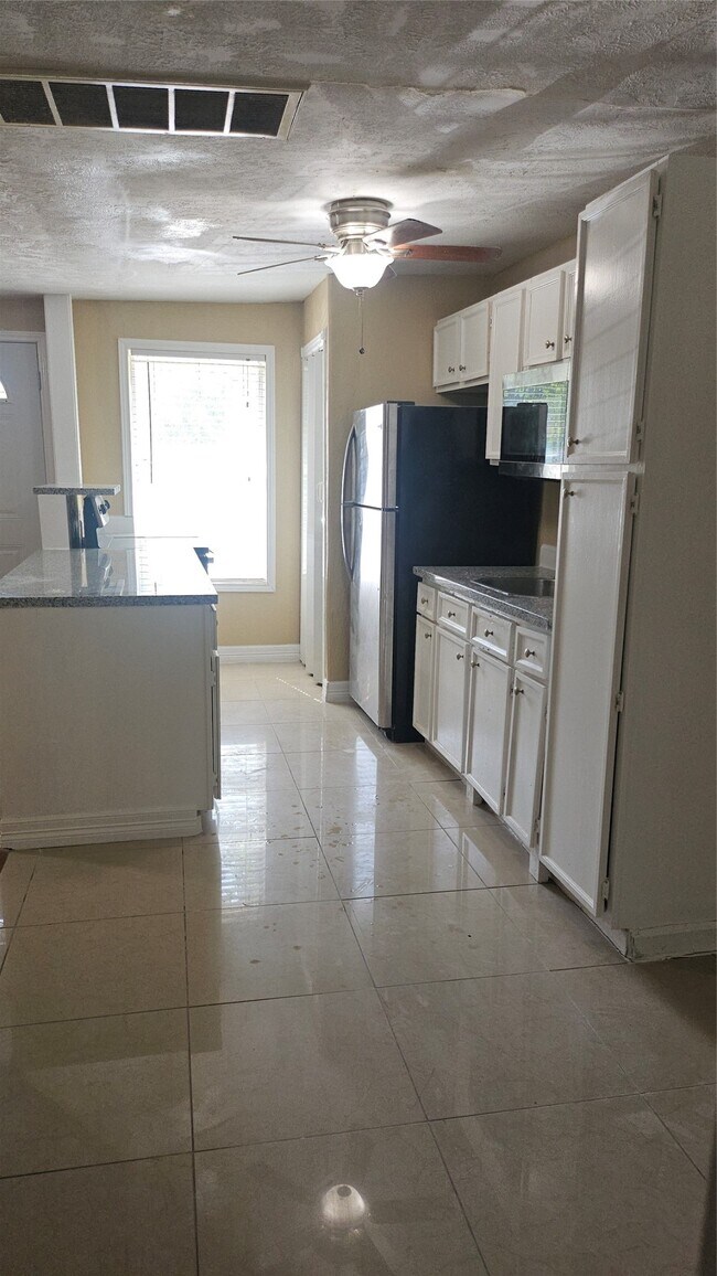 Building Photo - 5603 Northridge Dr